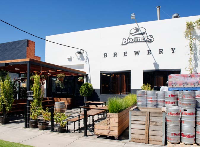 2 brothers brewery melbourne moorabbin bars bar hidden beer garden outdoor outside beerhall breweries good fun warehouse 001